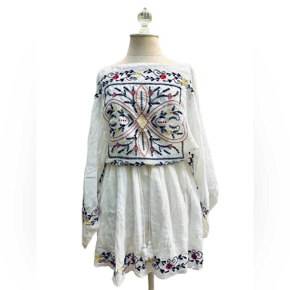 Umgee White Cotton Crinkled Dress with Embroidery. Split sleeves  Size L
